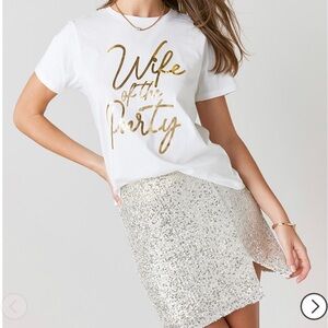NWT Francesca’s Wife of the Party White & Gold Tee - size XS